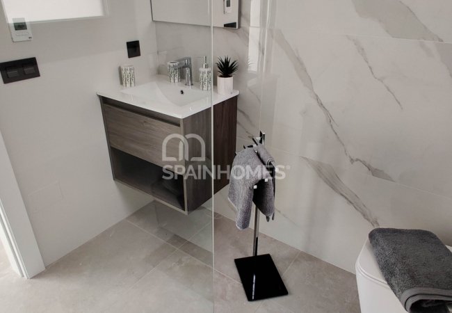 Polop Valencia'da Modern Tasarımlı Aydınlık Villalar
