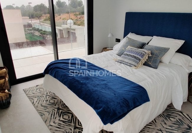 Polop Valencia'da Modern Tasarımlı Aydınlık Villalar