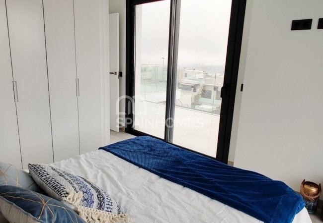 Polop Valencia'da Modern Tasarımlı Aydınlık Villalar