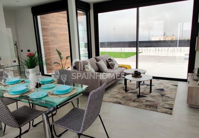 Polop Valencia'da Modern Tasarımlı Aydınlık Villalar