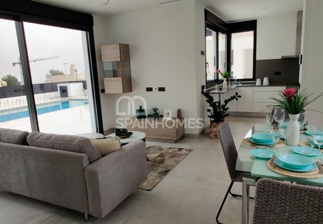 Polop Valencia'da Modern Tasarımlı Aydınlık Villalar