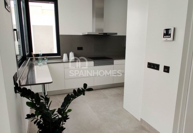 Polop Valencia'da Modern Tasarımlı Aydınlık Villalar