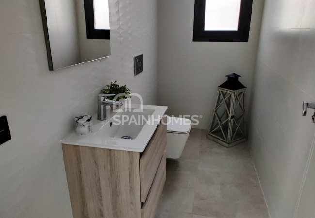 Polop Valencia'da Modern Tasarımlı Aydınlık Villalar