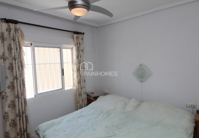 Torrevieja Costa Blanca'da Pembe Göl Yakınında Satılık Ev 25