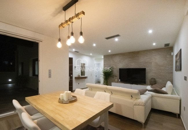 Single Storey Villa with Private Pool in Los Montesinos 17