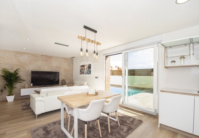 Single Storey Villa with Private Pool in Los Montesinos 26