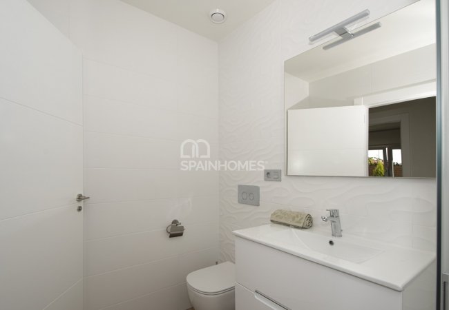 Single Storey Villa with Private Pool in Los Montesinos 32