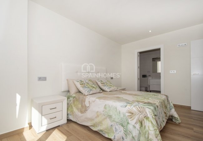 Single Storey Villa with Private Pool in Los Montesinos 36