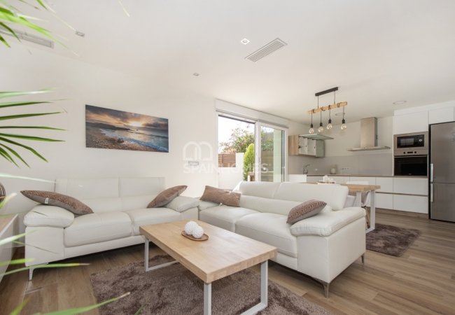 Single Storey Villa with Private Pool in Los Montesinos 21