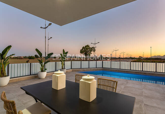 Orihuela Dolores'te Çağdaş Tasarımlı Havuzlu Villalar 24