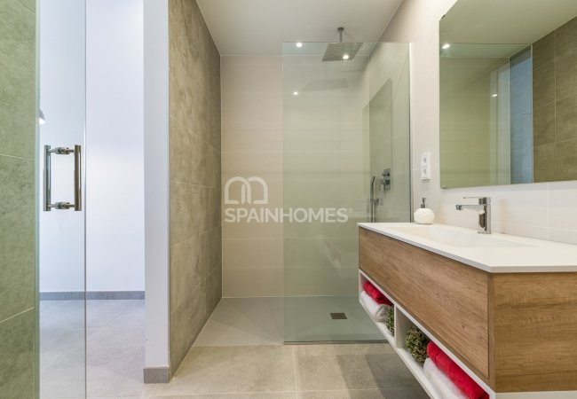 Вилла в Сьюдад-Кесада с Террасой на Крыше и Бассейном 30