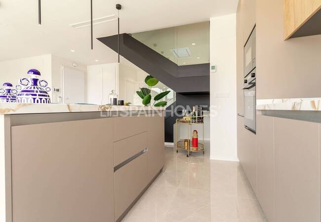 Отдельные Виллы с Просторными Интерьерами в Финестрате 48