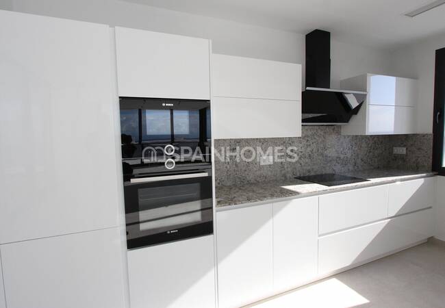 Calpe'de Modern Tasarımlı ve Merkezi Konumlu Şık Evler 23