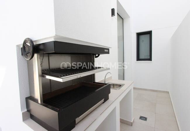 Calpe'de Modern Tasarımlı ve Merkezi Konumlu Şık Evler 33