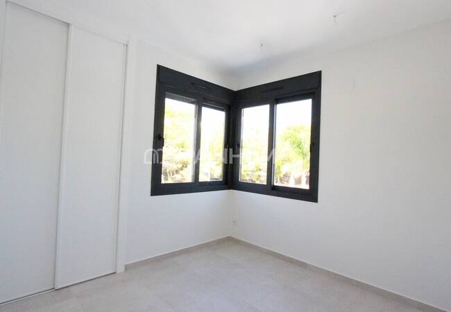 Calpe'de Modern Tasarımlı ve Merkezi Konumlu Şık Evler 36