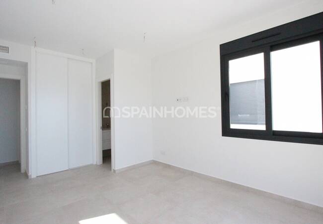 Calpe'de Modern Tasarımlı ve Merkezi Konumlu Şık Evler 38