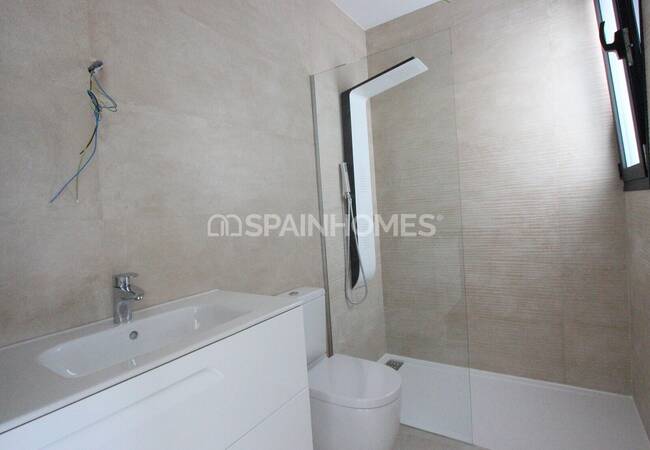 Calpe'de Modern Tasarımlı ve Merkezi Konumlu Şık Evler 39