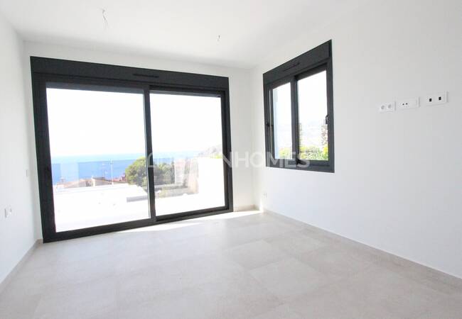 Calpe'de Modern Tasarımlı ve Merkezi Konumlu Şık Evler 42