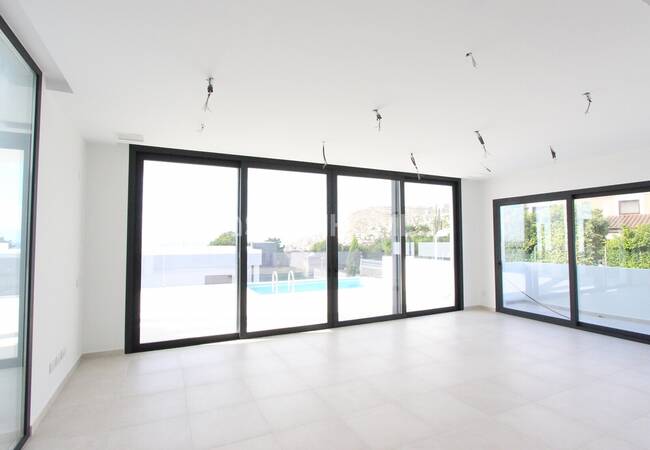 Calpe'de Modern Tasarımlı ve Merkezi Konumlu Şık Evler 29