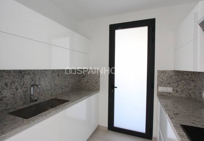 Calpe'de Modern Tasarımlı ve Merkezi Konumlu Şık Evler 31