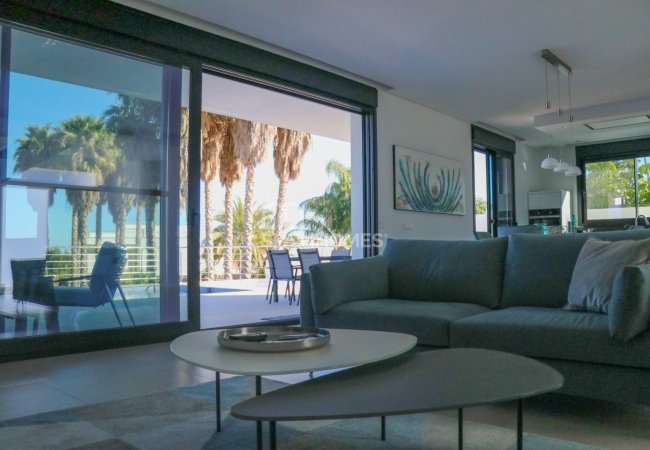 Espaciosa Villa En Ubicación Exclusiva En Denia Alicante 30