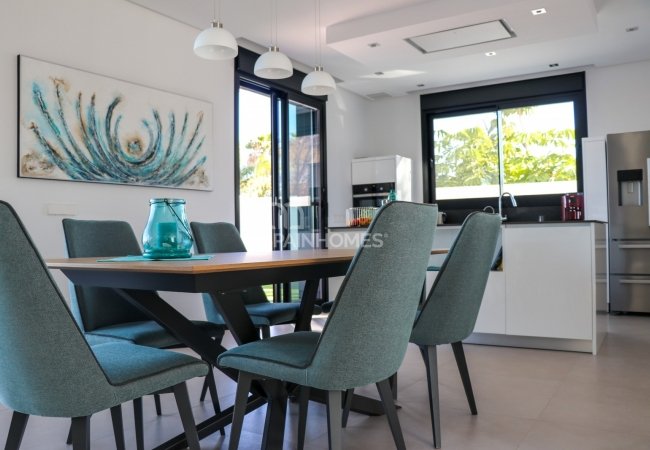 Espaciosa Villa En Ubicación Exclusiva En Denia Alicante 23