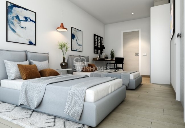 Centrally Located Townhouse with Communal Pool in Alicante 9