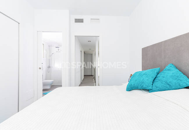 Houses with Gardens and Pools in Gran Alacant Costa Blanca 9