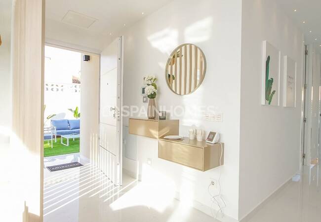 Spacious Villas on a Large Plot with Pool in Torrevieja 23