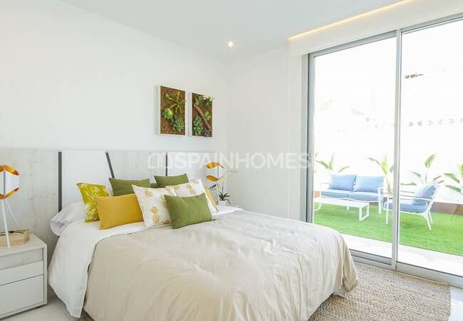 Spacious Villas on a Large Plot with Pool in Torrevieja 25