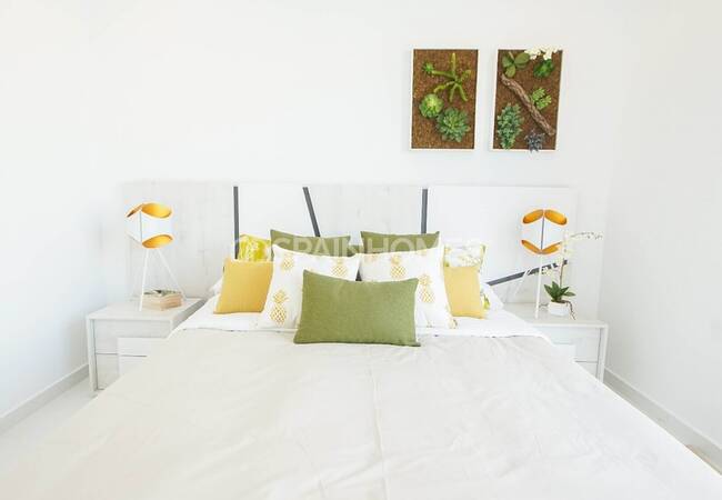 Spacious Villas on a Large Plot with Pool in Torrevieja 27