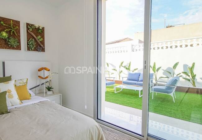 Spacious Villas on a Large Plot with Pool in Torrevieja 28