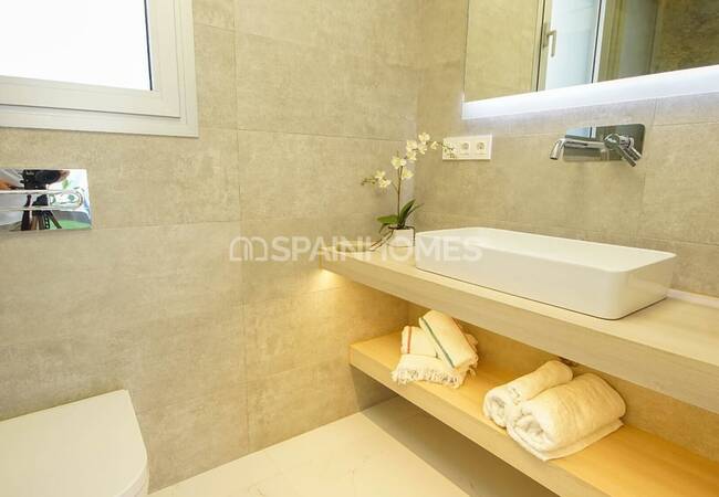 Spacious Villas on a Large Plot with Pool in Torrevieja 30