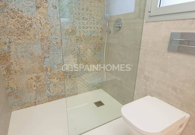 Spacious Villas on a Large Plot with Pool in Torrevieja 31