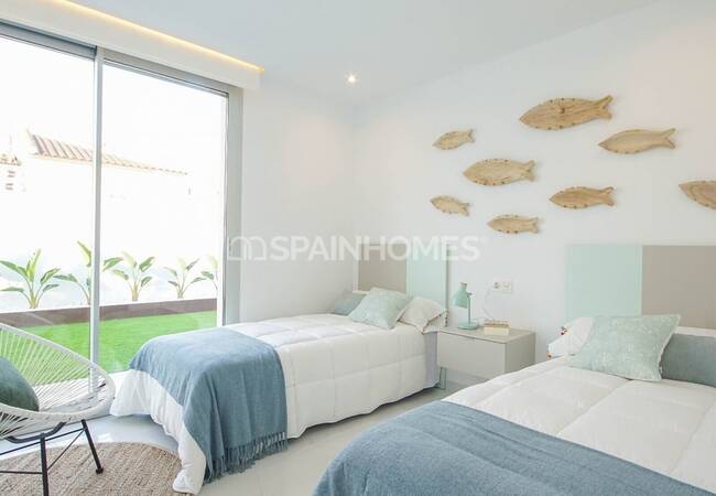 Spacious Villas on a Large Plot with Pool in Torrevieja 32