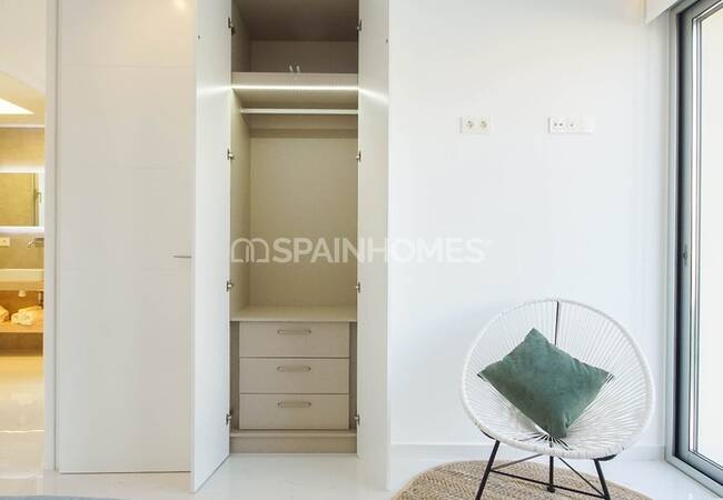 Spacious Villas on a Large Plot with Pool in Torrevieja 34