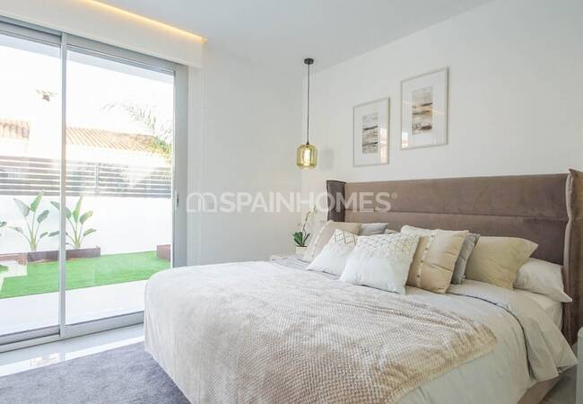 Spacious Villas on a Large Plot with Pool in Torrevieja 36