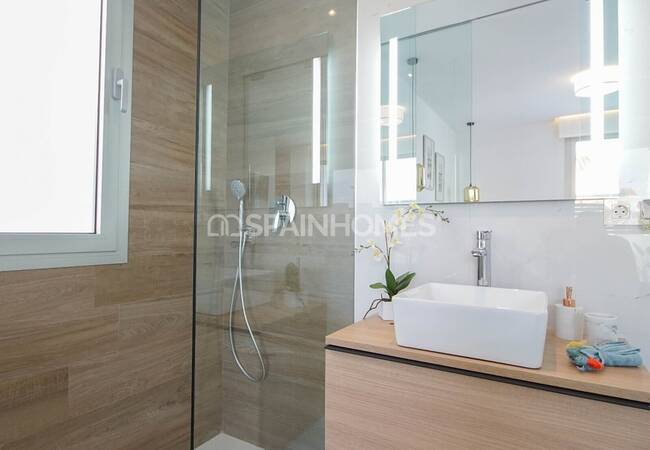 Spacious Villas on a Large Plot with Pool in Torrevieja 40