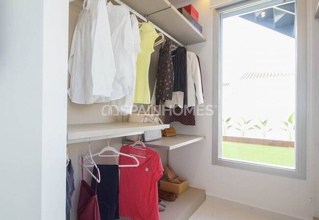 Spacious Villas on a Large Plot with Pool in Torrevieja 42