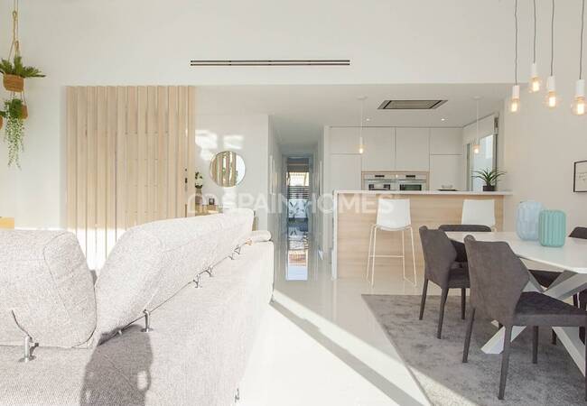 Spacious Villas on a Large Plot with Pool in Torrevieja 16