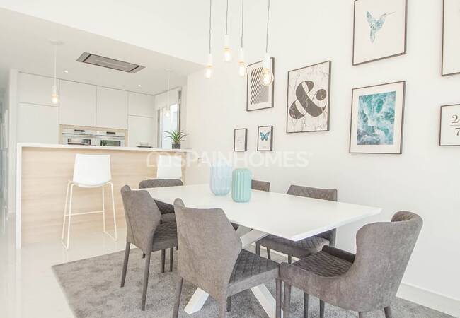 Spacious Villas on a Large Plot with Pool in Torrevieja 18