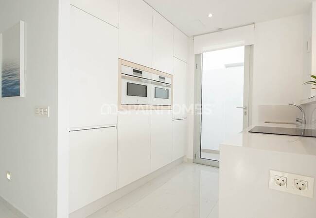 Spacious Villas on a Large Plot with Pool in Torrevieja 20