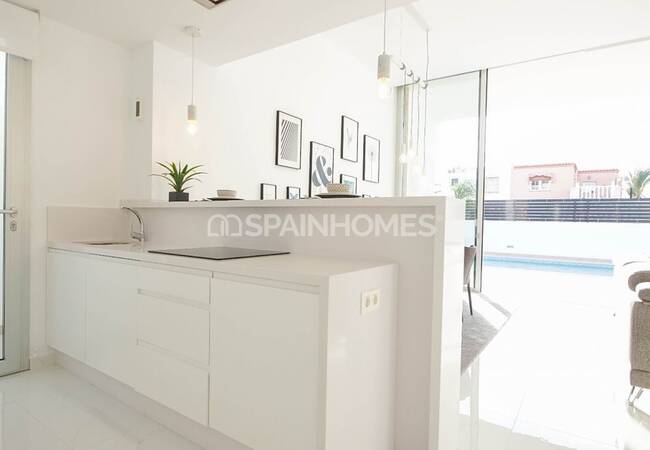 Spacious Villas on a Large Plot with Pool in Torrevieja 21