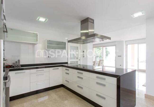 Роскошная Вилла Рядом с Пляжем и Полями для Гольфа в Морайре 12