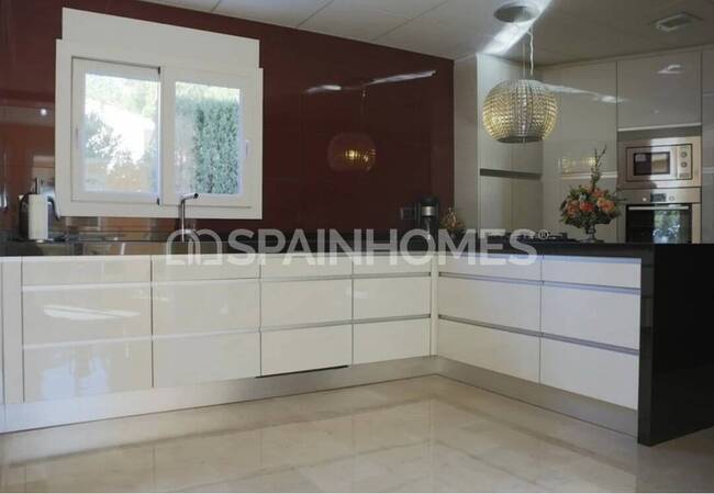 Alicante Benissa'da Golf Sahasına Yakın Deniz Manzaralı Villa 8