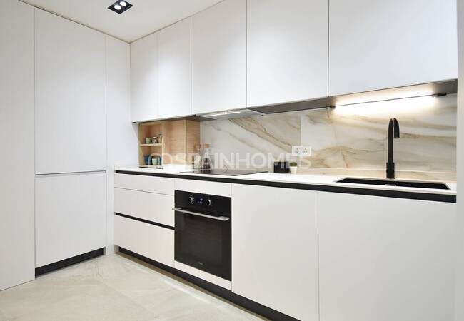 Chic Apartment in a Complex with Pool in Torrevieja, Costa Blanca 8