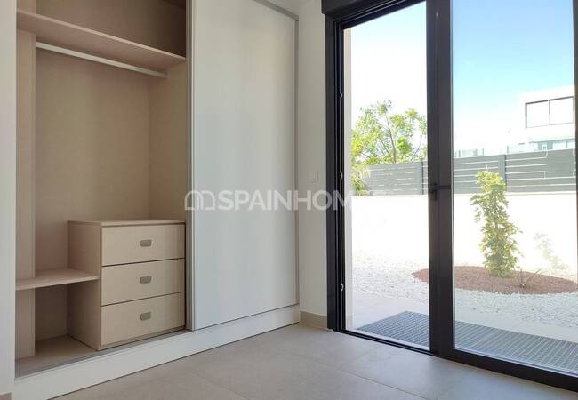 Polop'ta Geniş Teraslı Akdeniz Stilinde Şık Villalar 28