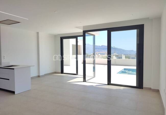 Polop'ta Geniş Teraslı Akdeniz Stilinde Şık Villalar 24