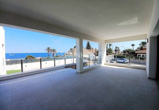 Beachfront Detached Villa with Private Pool in Torrevieja 22