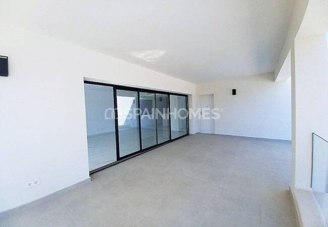 Beachfront Detached Villa with Private Pool in Torrevieja 10